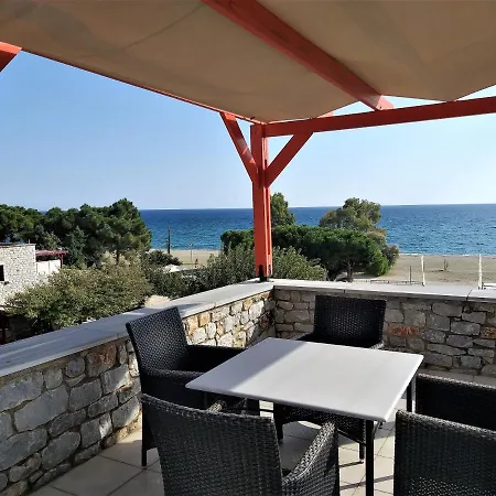 Demestihas Aparthotel Mavrovoúnion