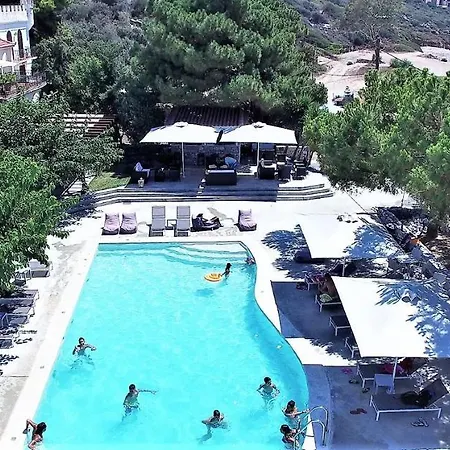 Demestihas Aparthotel 3*