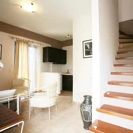 Demestihas Aparthotel Mavrovoúnion