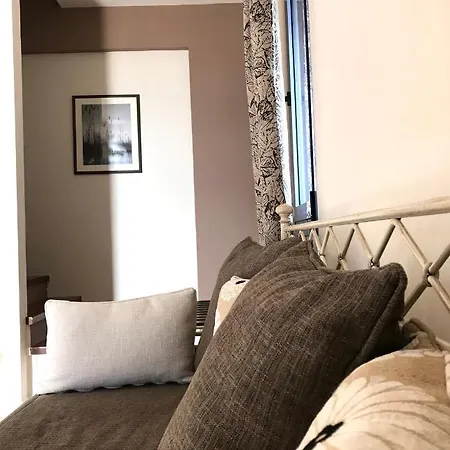 Demestihas Aparthotel Mavrovoúnion