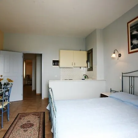 Demestihas Aparthotel Mavrovoúnion