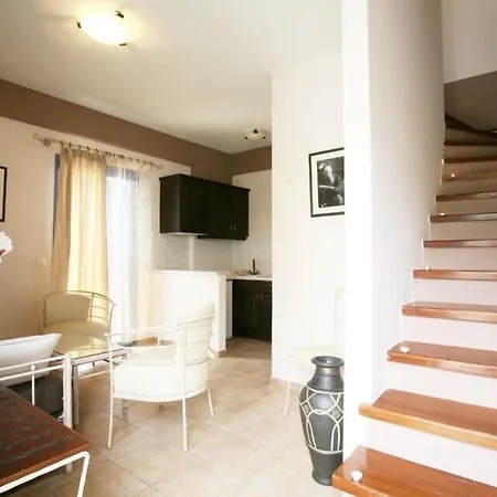 Demestihas Aparthotel Mavrovoúnion